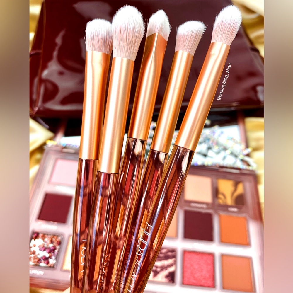🍒BOGO50%🍒🆕🌿HUDA BEAUTY: NAUGHTY NUDE BRUSH SET + BAG